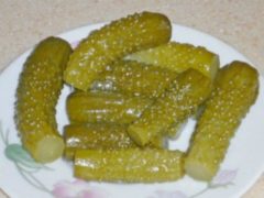 маринованные огурцы с приправами